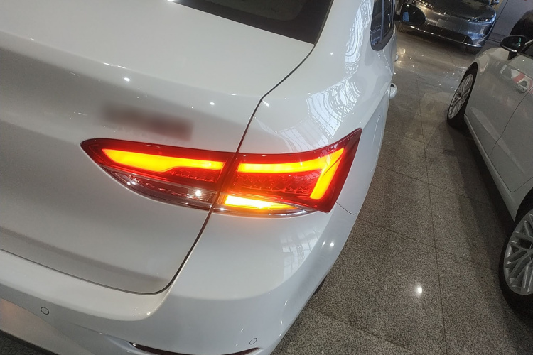 别克 英朗 2021款 1.3T 自动轻混动精英型车身外观9