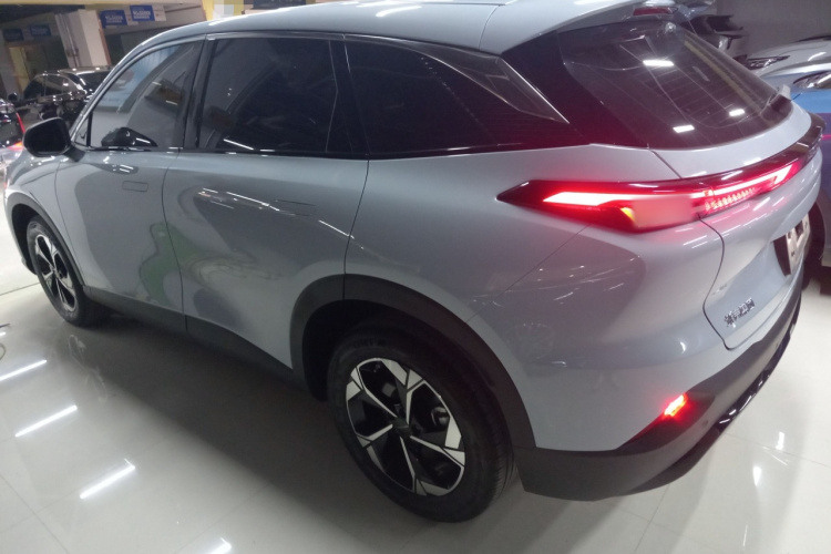 北京汽车 魔方 2023款 1.5T DCT青春版车身外观4