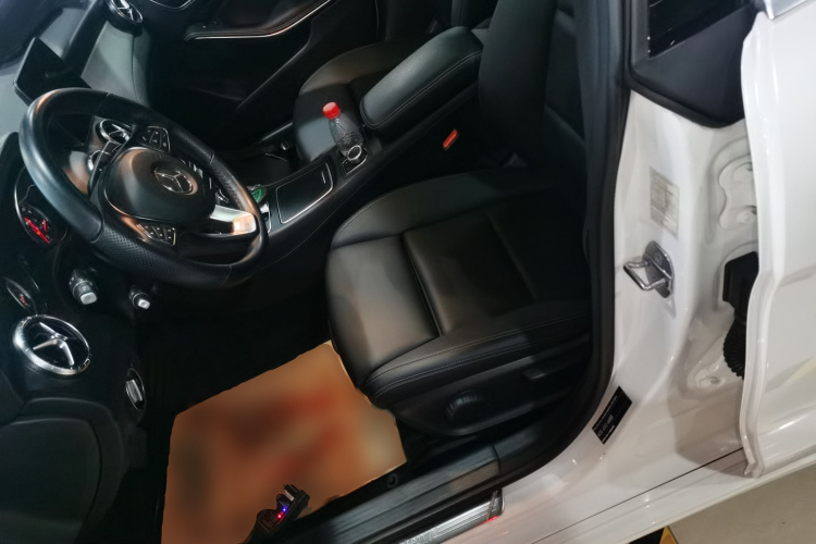 奔驰CLA 2019款 CLA 200 动感型中控内饰19