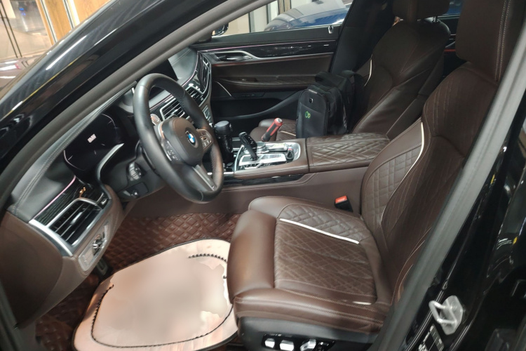 宝马7系 2021款 740Li 领先型 M运动套装局部细节19