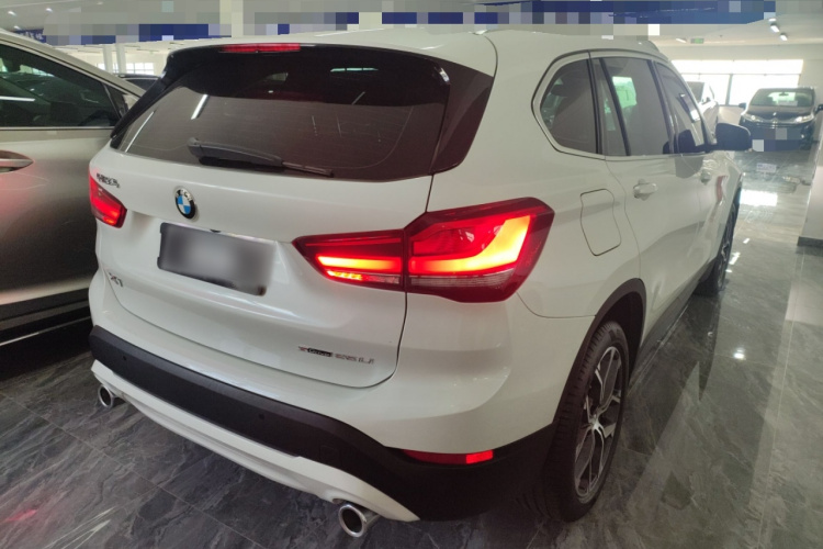 宝马X1 2022款 sDrive25Li 领先型车身外观7