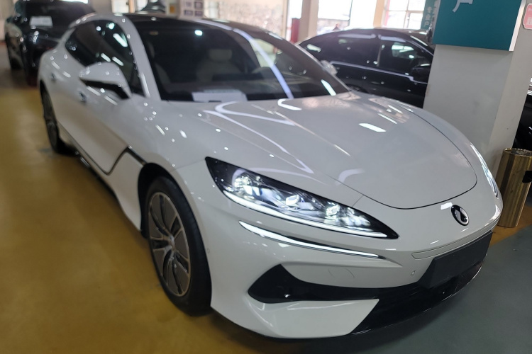 腾势Z9GT 2024款 1100四驱Max版车身外观3