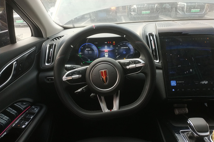 红旗HS3 PHEV 2024款 PHEV 115km 劲为版中控内饰13