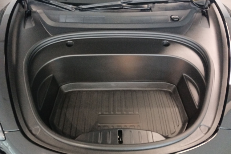 特斯拉 Model 3 2021款 Performance高性能全轮驱动版机舱底盘24