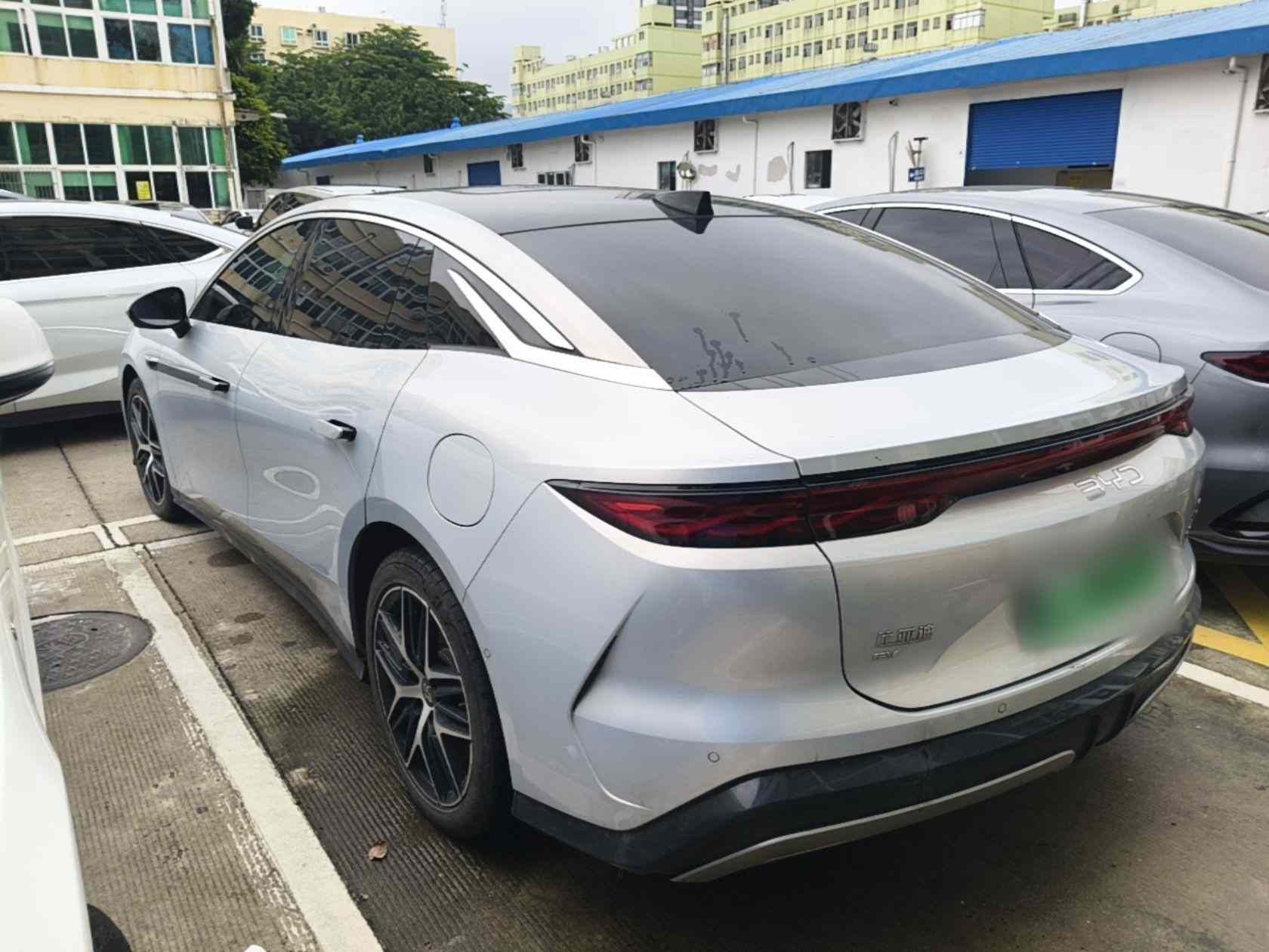 比亚迪 汉L 2025款 EV 四驱激光雷达旗舰型(3)