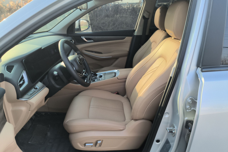 蓝电E5 2023款 1.5L DE-i 100KM臻享型 7座中控内饰19