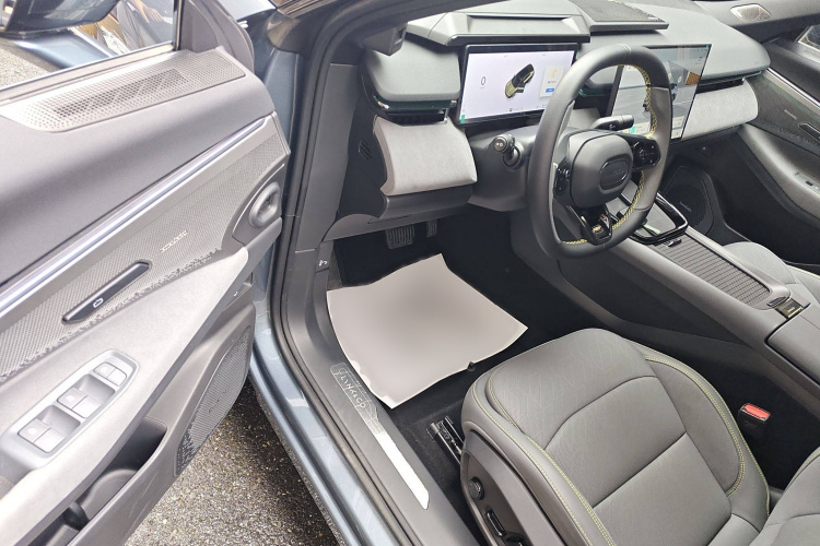 领克08 EM-P 2025款 220km 四驱性能Halo中控内饰7003