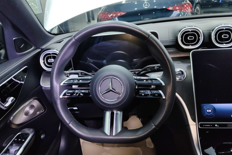 奔驰C级 2023款 改款 C 260 L 皓夜运动版中控内饰13