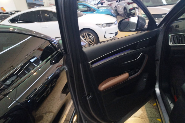 比亚迪 宋PLUS新能源 2021款 DM-i 100KM 四驱旗舰PLUS中控内饰7007