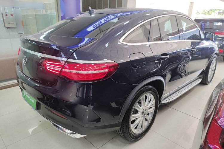 奔驰GLE轿跑 2017款 GLE 320 4MATIC 轿跑SUV车身外观7