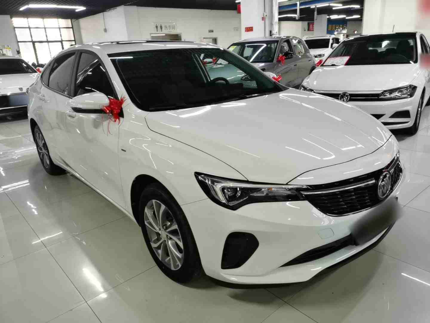 车辆右前45度外观展示