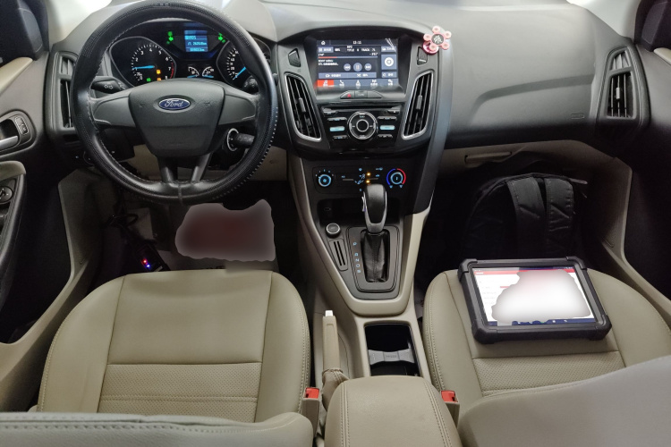 福特 福克斯 2017款 三厢 1.6L 自动舒适型智行版中控内饰12