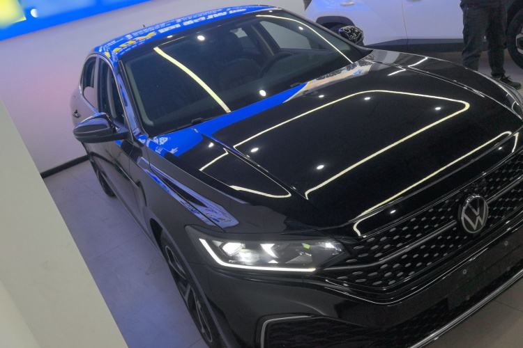 大众 帕萨特 2023款 改款 330TSI 星空精英版车身外观3