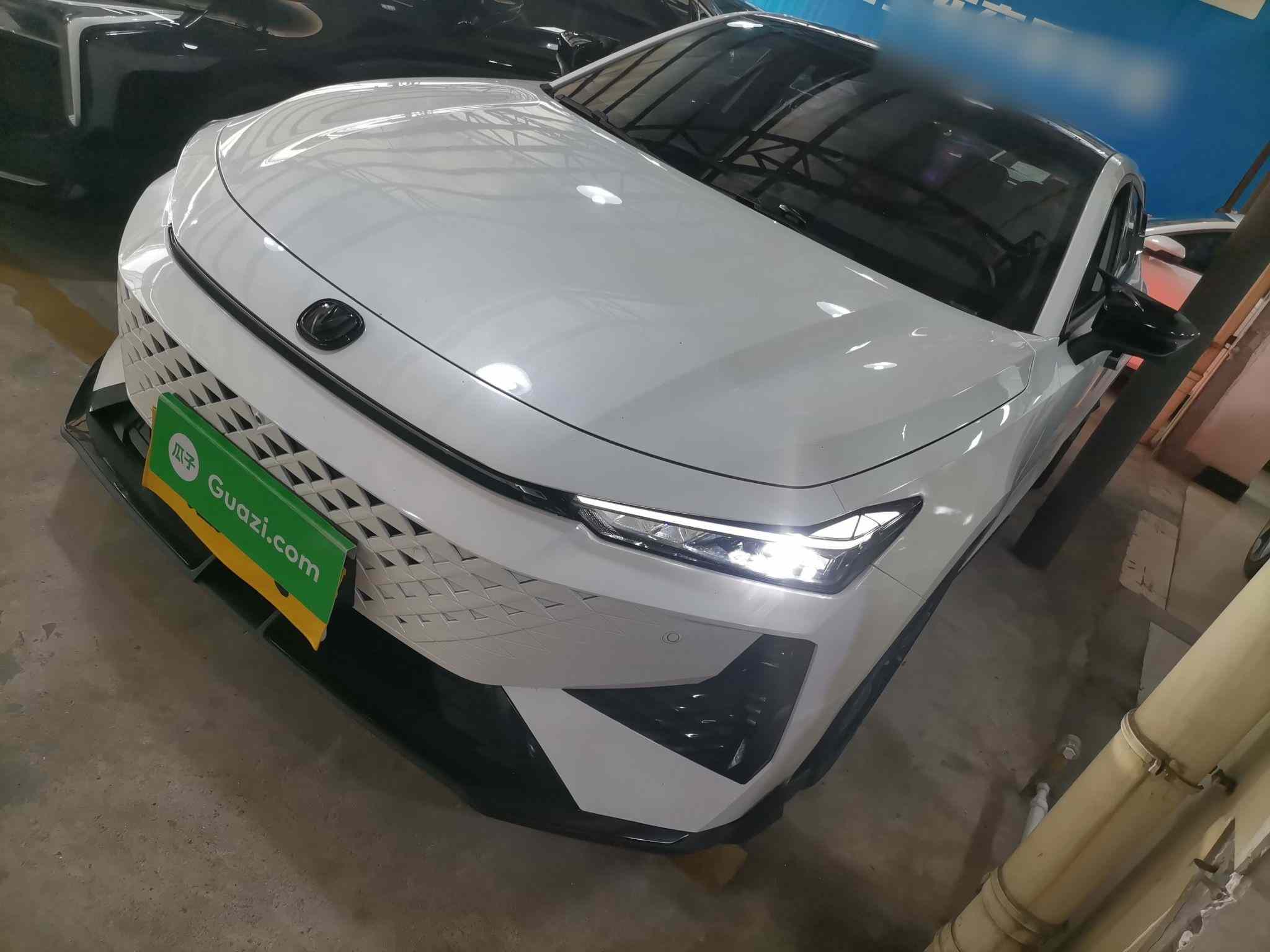 长安UNI-V 2024款 1.5T 尊贵运动型(2)