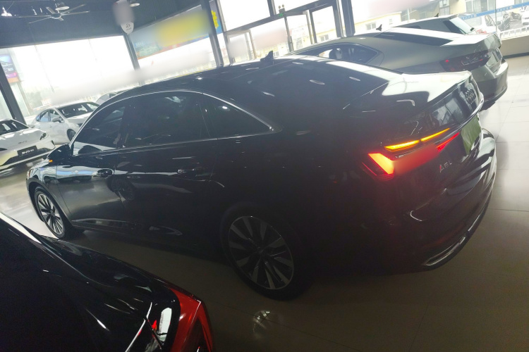 奥迪A6L 2019款 45 TFSI 臻选致雅型车身外观4