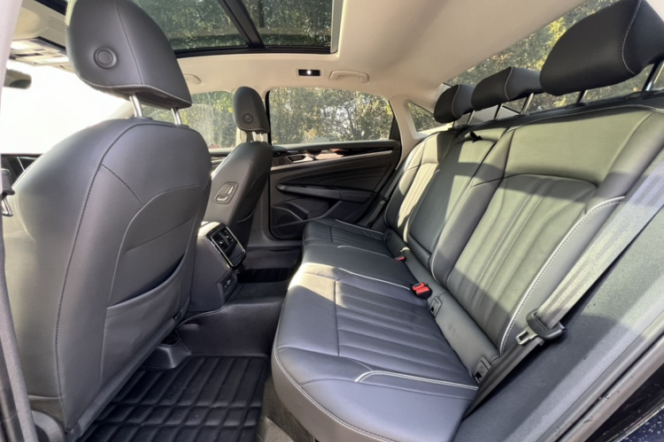 大众 帕萨特 2022款 330TSI 星空精英版中控内饰7005