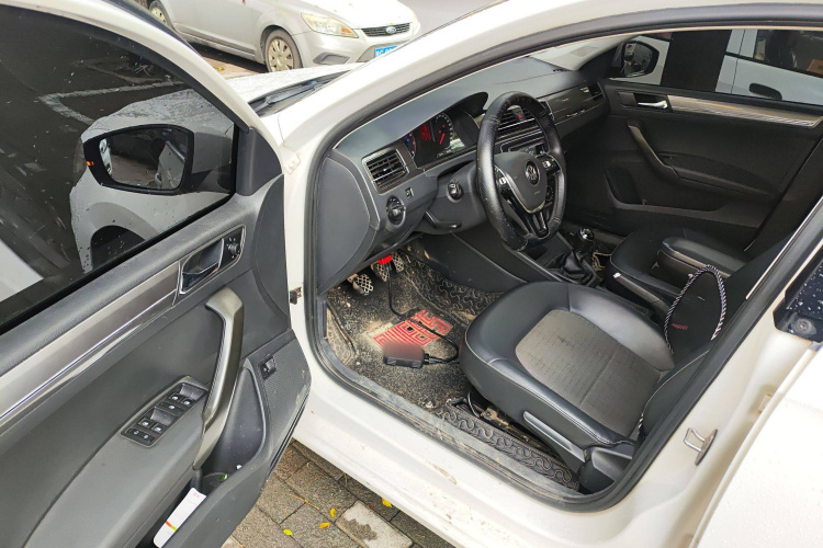 大众 桑塔纳 2016款 1.6L 手动舒适版中控内饰20