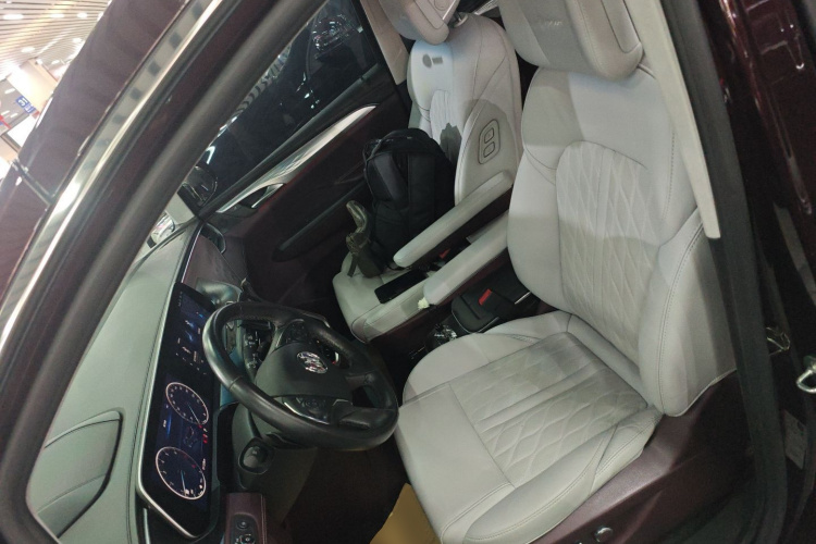 别克GL8 2022款 Avenir艾维亚 七座亲礼版中控内饰19