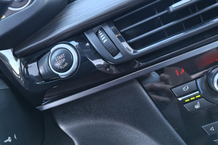 宝马X5（平行进口）中控内饰7012