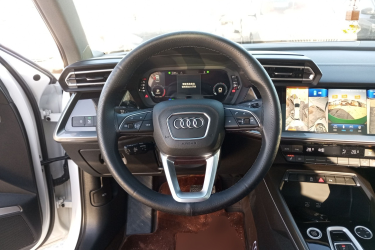 奥迪A3 2025款 A3L Limousine 35TFSI 飞驰尊享型中控内饰13