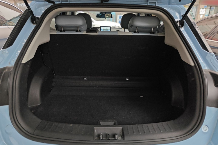 哪吒汽车 哪吒AYA 2023款 318 Lite机舱底盘23