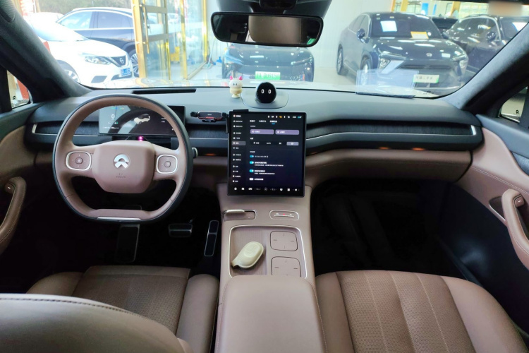 蔚来ES8 2023款 75kWh中控内饰7002