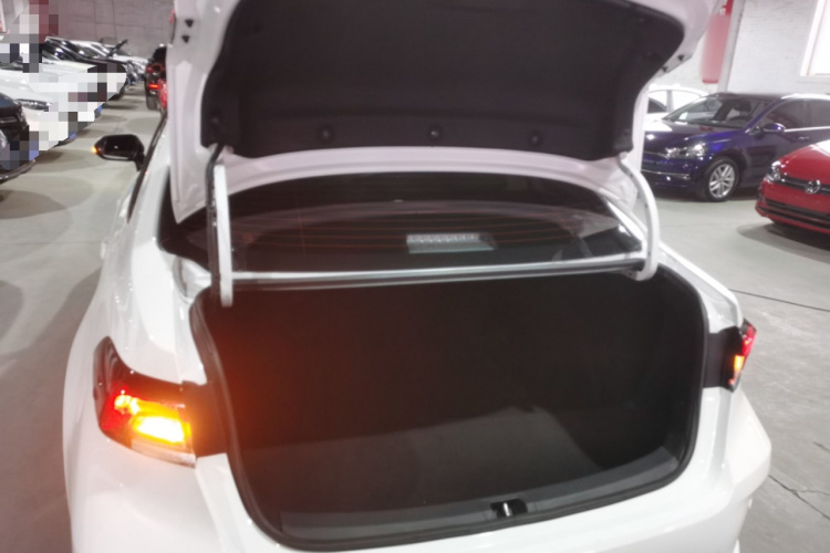 丰田 卡罗拉 2021款 1.2T S-CVT精英PLUS版机舱底盘23