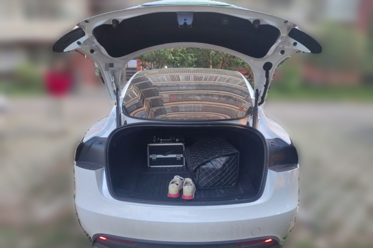 特斯拉 Model 3 2025款 后轮驱动版中控内饰23