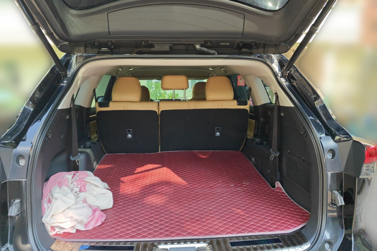 丰田 汉兰达 2022款 双擎 2.5L 四驱精英版 7座中控内饰23