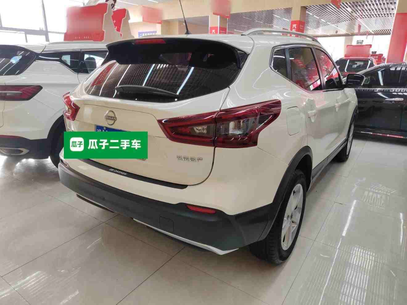 车辆右后45度外观展示