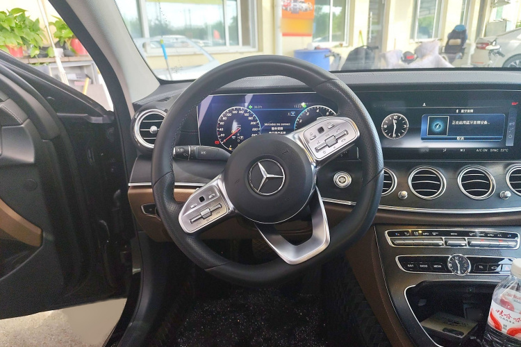 奔驰E级 2019款 E 200 L 运动型局部细节13