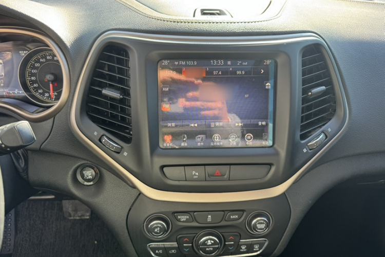 Jeep 自由光 2016款 2.0L 优越版中控内饰7004