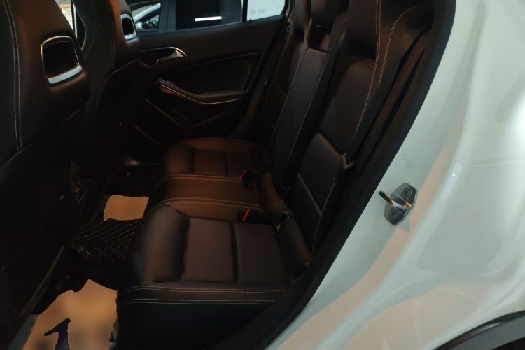 奔驰GLA 2018款 GLA 200 时尚型中控内饰21