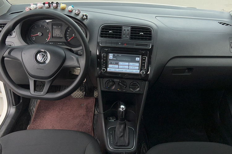 大众 Polo 2016款 1.4L 自动风尚型中控内饰7006
