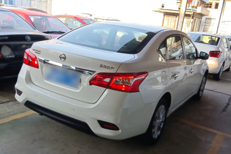 日产 轩逸 2022款 经典 1.6XE CVT舒适版车身外观7