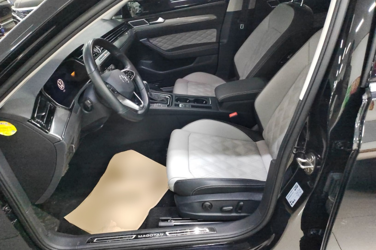 大众 迈腾 2023款 200万辆纪念版 330TSI DSG领先型中控内饰19