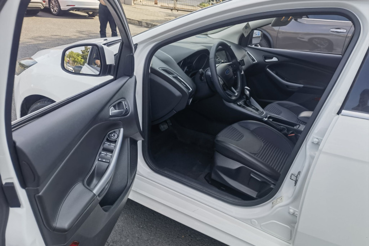 福特 福克斯 2017款 两厢 EcoBoost 180 自动运动型中控内饰7002