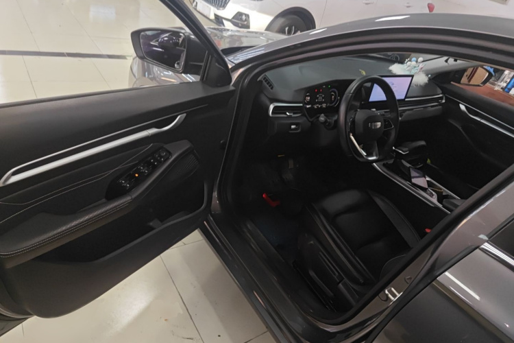 吉利汽车 帝豪 2025款 第4代 1.5L CVT尊贵型中控内饰7003