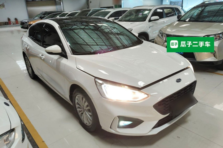 福特 福克斯 2020款 三厢 EcoBoost 180 自动锋潮型车身外观3