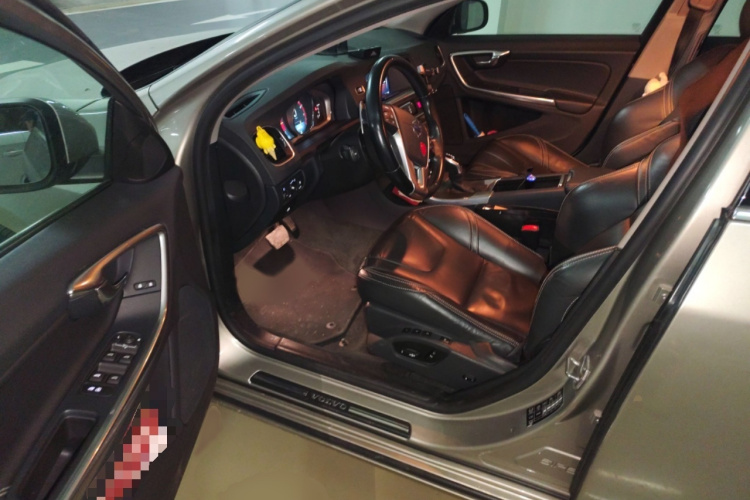 沃尔沃V60 2014款 改款 T5 智雅版中控内饰7003