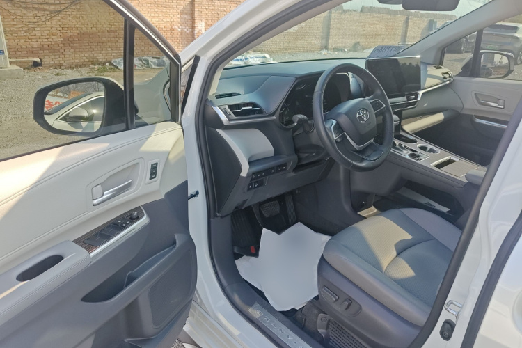 丰田 格瑞维亚 2023款 2.5L混动 尊贵PLUS版中控内饰7003