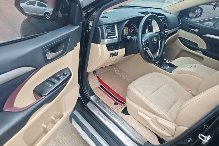 丰田 汉兰达 2017款 2.0T 两驱精英版 5座中控内饰7003