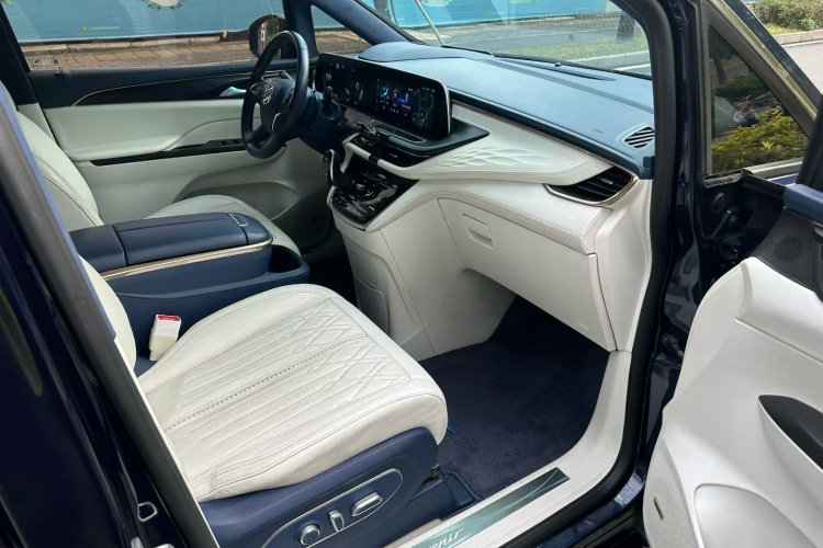 别克GL8 2020款 Avenir艾维亚 四座尊礼版中控内饰7003