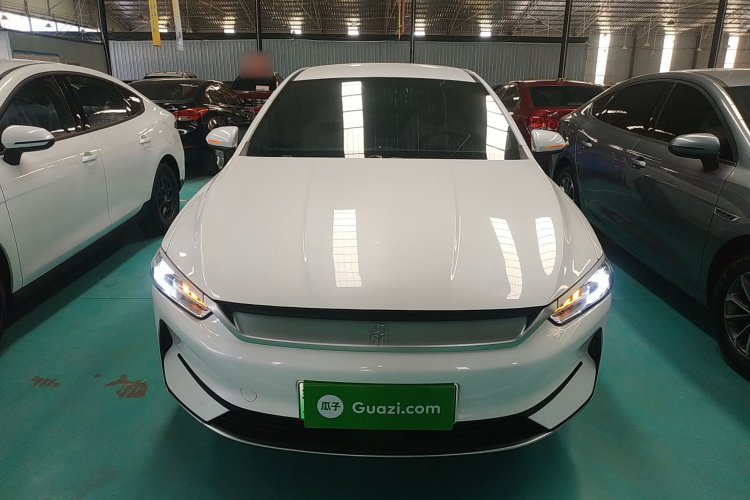 比亚迪 秦PLUS 2024款 荣耀版 EV 420KM领先型车身外观2