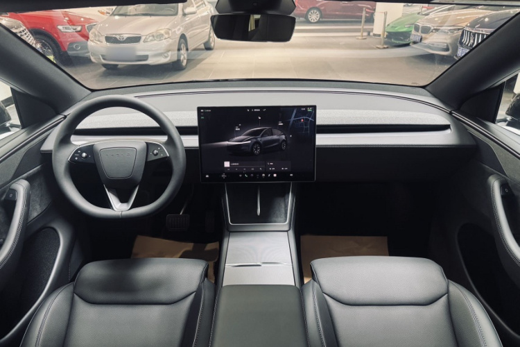 特斯拉 Model Y L 2025款 长续航全轮驱动版中控内饰7001