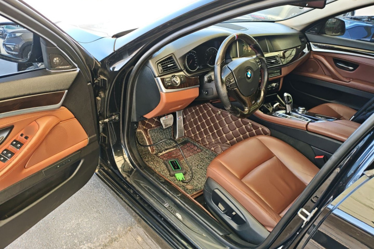 宝马5系 2014款 525Li 领先型中控内饰20