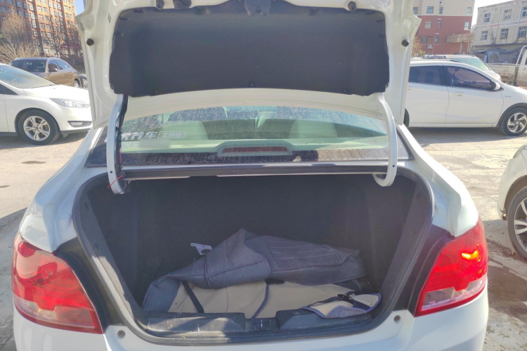 雪佛兰 2018款 赛欧3 1.3L 手动舒适天窗版机舱底盘23