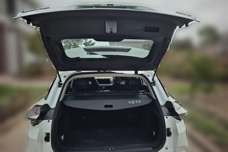 哪吒汽车 哪吒U 2022款 智610 三元锂中控内饰23