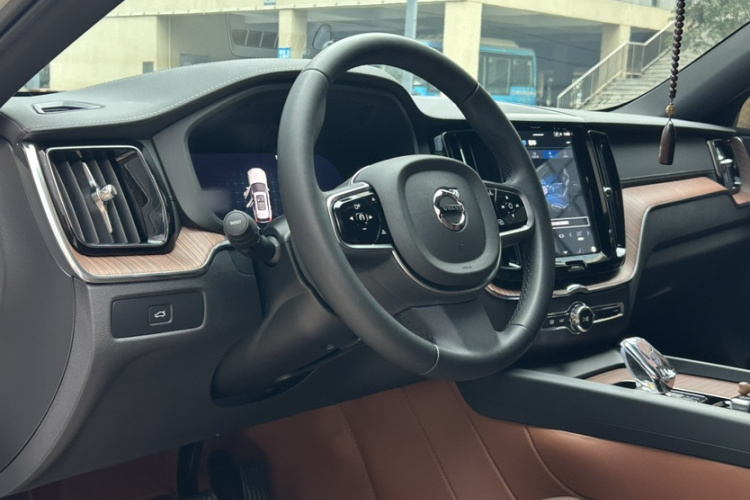 沃尔沃XC60 2025款 B5 四驱智远豪华版中控内饰7003