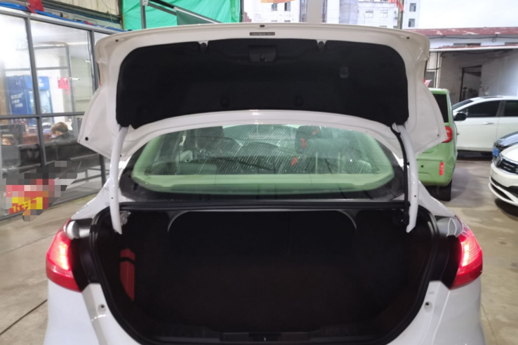 福特 福克斯 2017款 三厢 1.6L 手动舒适型智行版局部细节23